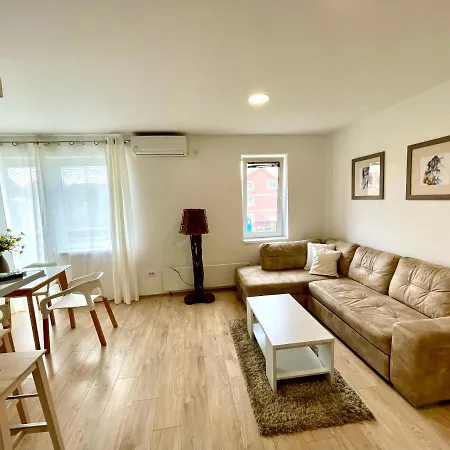 Cozy In Belgrade, Cukarica, Zeleznik, Free Parking And Wifi