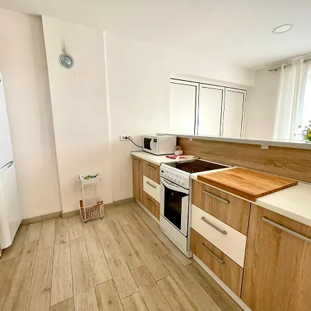 アパート Cozy In Belgrade, Cukarica, Zeleznik, Free Parking And Wifi