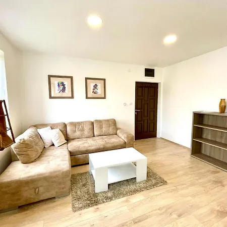 Cozy In Belgrade, Cukarica, Zeleznik, Free Parking And Wifi