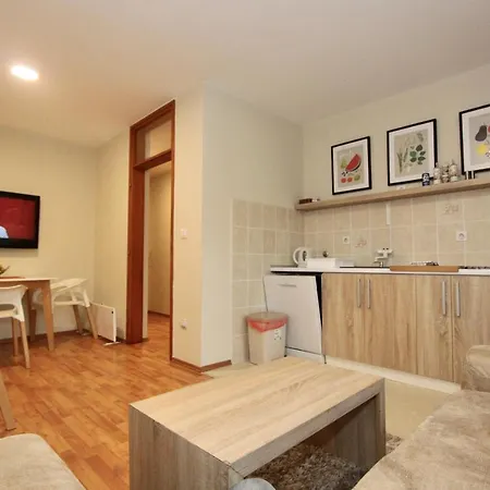 Cozy In Belgrade, Cukarica, Zeleznik, Free Parking And Wifi * Bělehrad