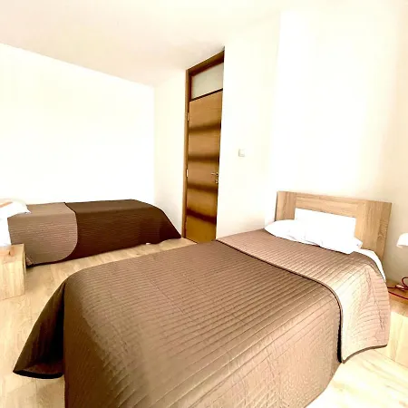 Cozy In Belgrade, Cukarica, Zeleznik, Free Parking And Wifi アパート ベオグラード