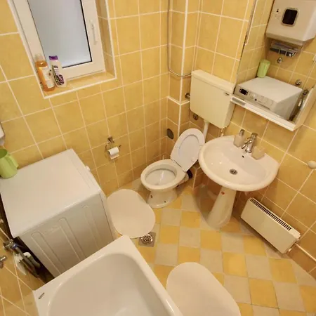 Cozy In Belgrade, Cukarica, Zeleznik, Free Parking And Wifi * Bělehrad