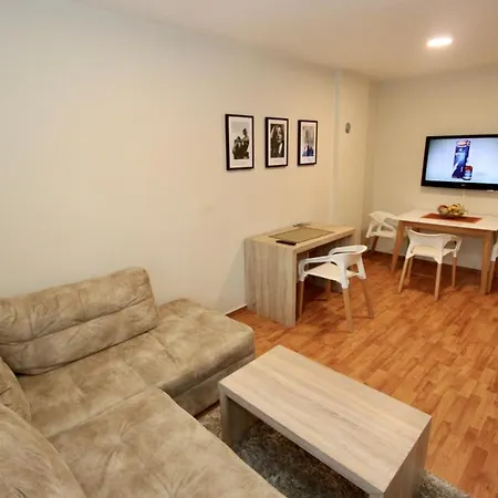 Cozy In Belgrade, Cukarica, Zeleznik, Free Parking And Wifi アパート *