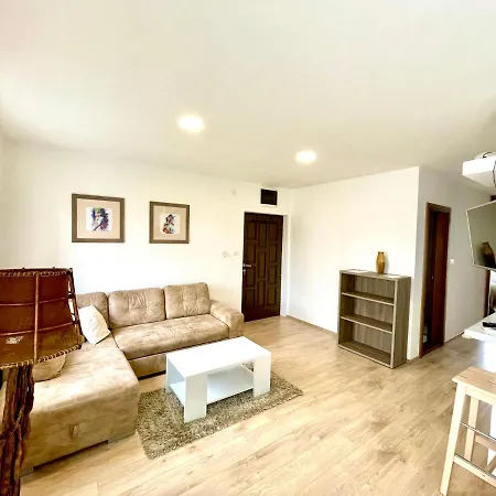 Cozy In Belgrade, Cukarica, Zeleznik, Free Parking And Wifi Lägenhet *
