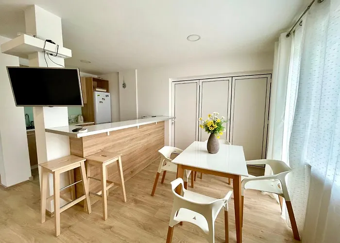 Cozy In Belgrade, Cukarica, Zeleznik, Free Parking And Wifi *