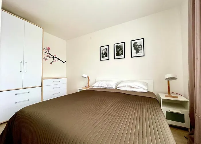 Cozy In Belgrade, Cukarica, Zeleznik, Free Parking And Wifi Apartament Belgrad