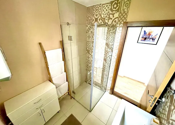 公寓 Cozy In Belgrade, Cukarica, Zeleznik, Free Parking And Wifi