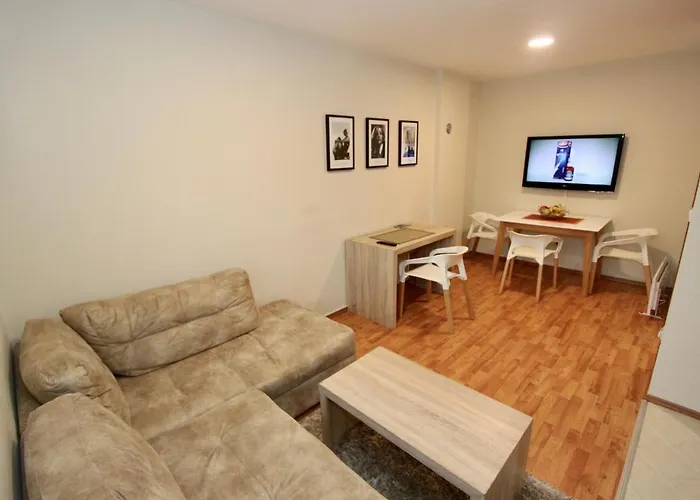 Cozy In Belgrade, Cukarica, Zeleznik, Free Parking And Wifi 公寓 *